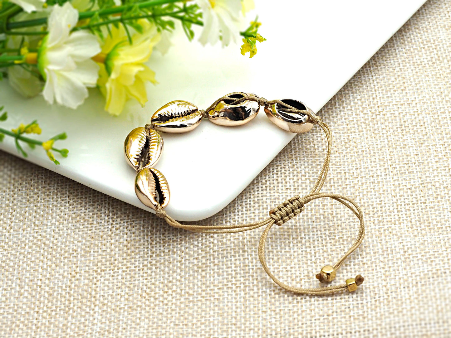 Pull Tie Style Cowrie bracelet, V46