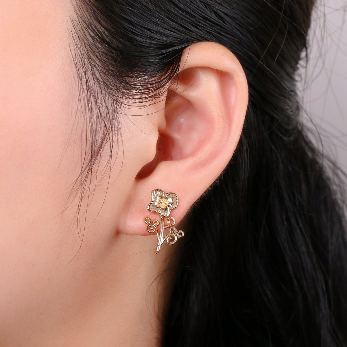 1 Pair Gold Filled Flower Studs L-017