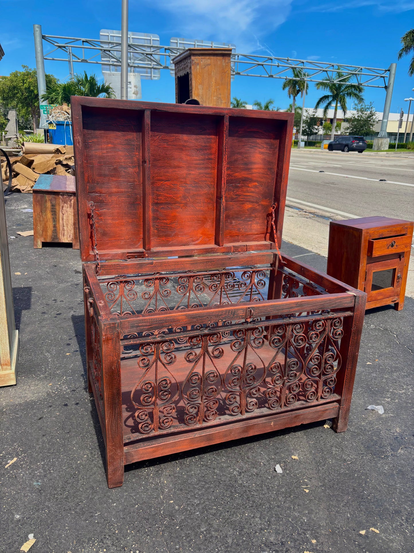 W/D Iron Trunk - 36 x 24 x 25 in