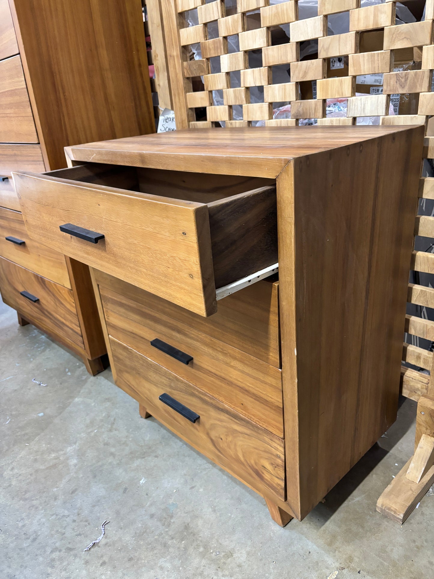 Suar 4-Drawer Dresser