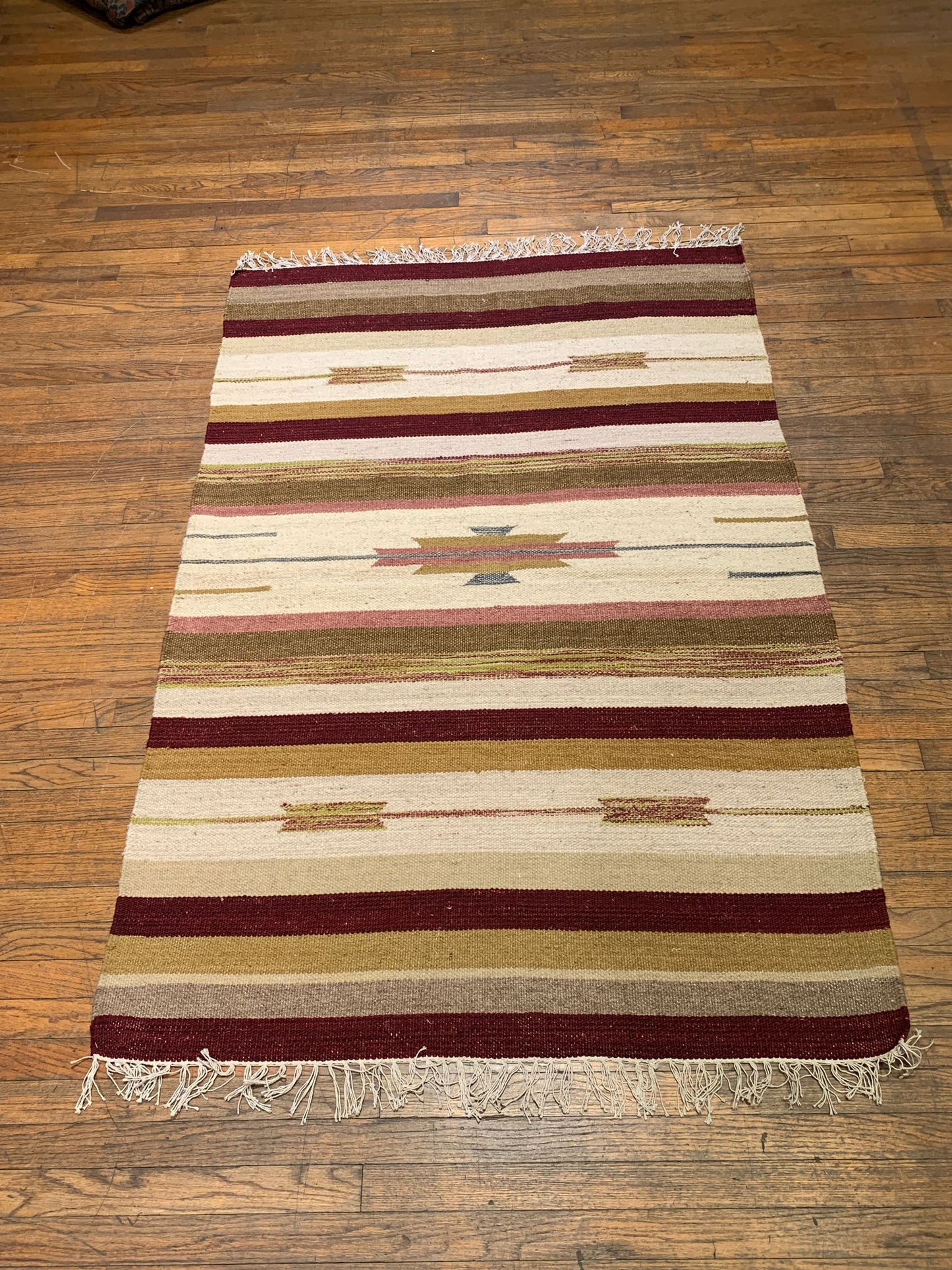 Handwoven Indian Kilim Rug – Geometric Navajo Design, size 4" x 6"