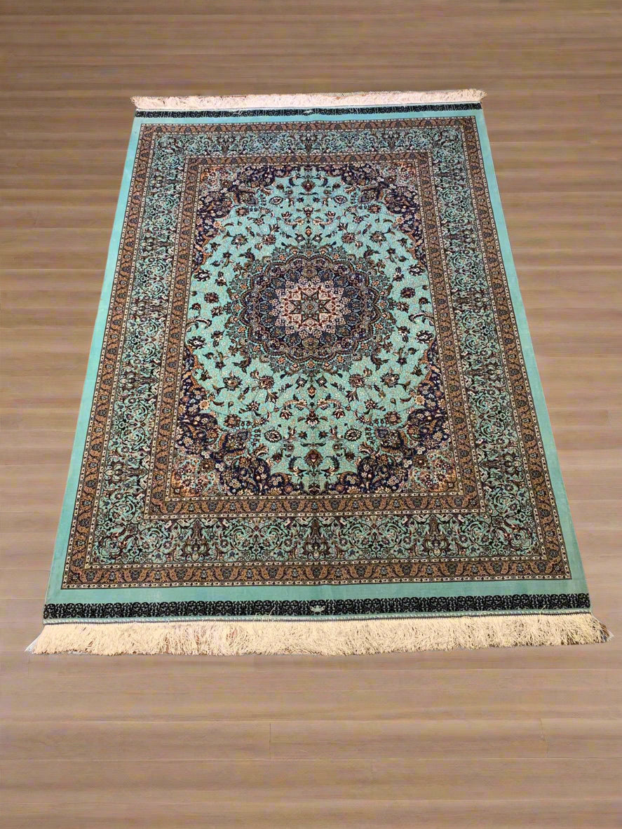 Exquisite 100% Silk Persian Design Rug – Elegant and Luxurious, size 4' 4" x 6' 4"