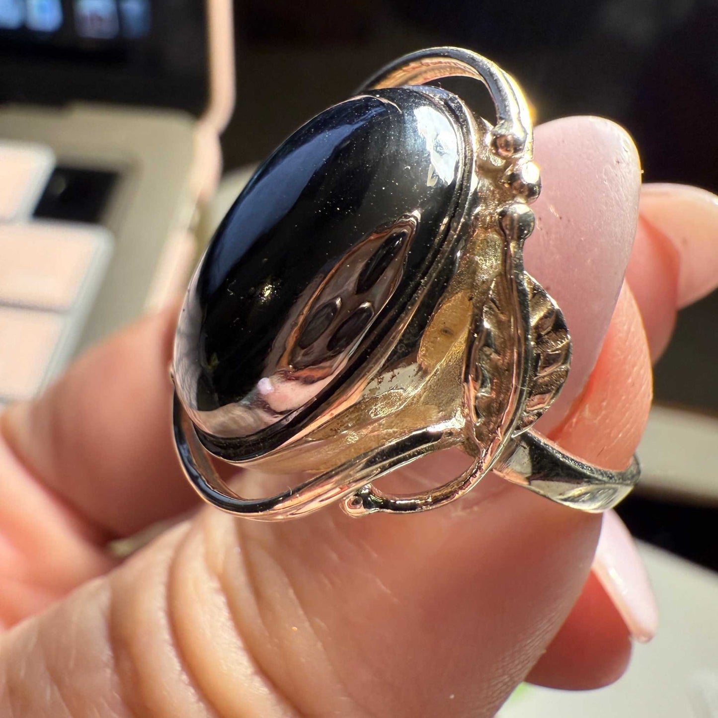 Oval Terahertz Leaf-Embrace Ring