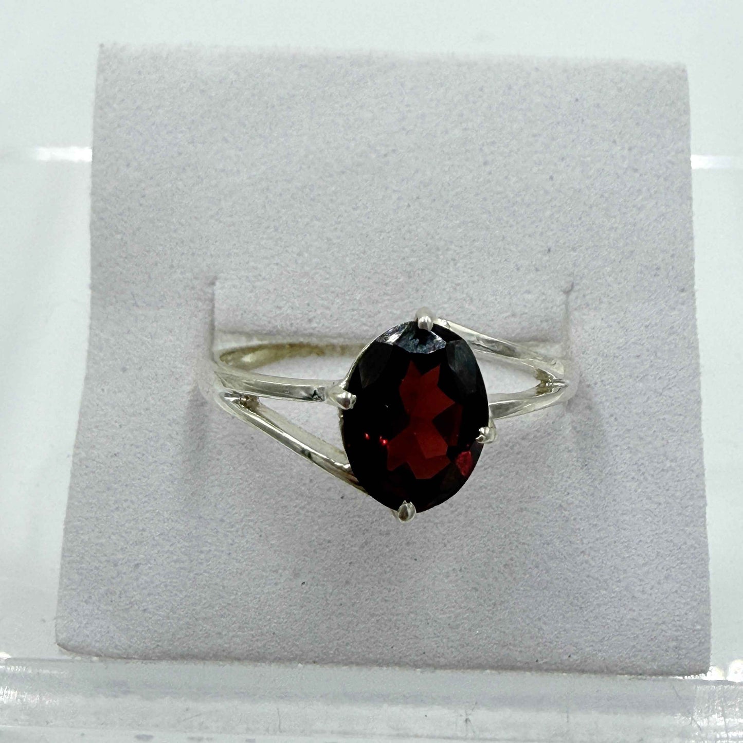 Sterling Silver Oval Garnet Open-Frame Ring – Size 9 – Passion, Strength & Grounding
