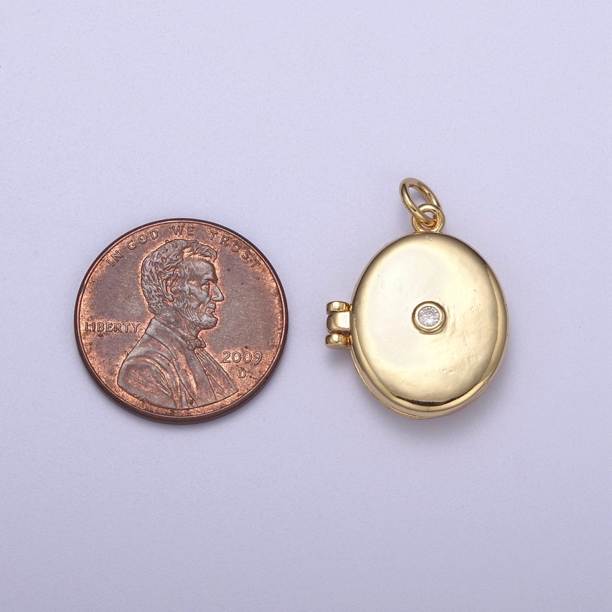Classic Gold Filled Oval Locket Photo Locket, Minimalist Jewelry, Necklace Pendant for Jewelry Making supply C-386