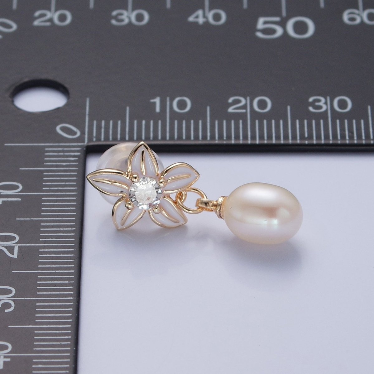 Dangle White Pearl Stud Earring with White Flower for Wedding Jewelry T-529