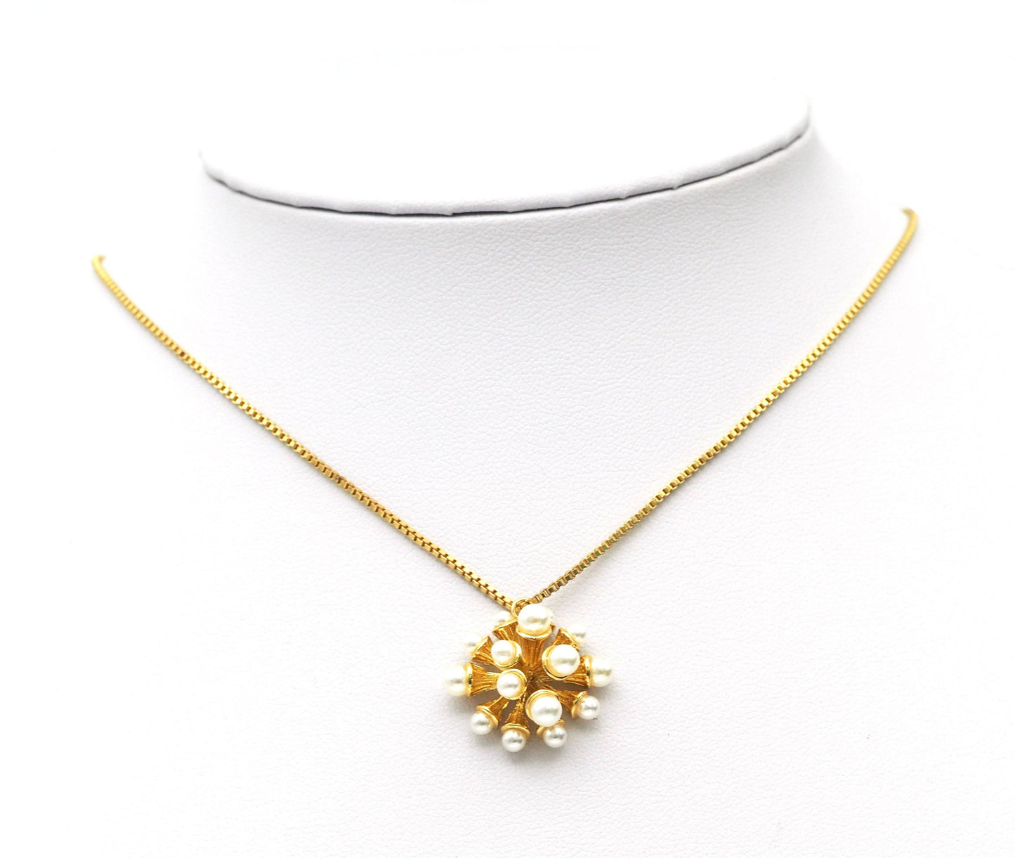 Mother of Pearl Flower Pendant, Sku#Y617