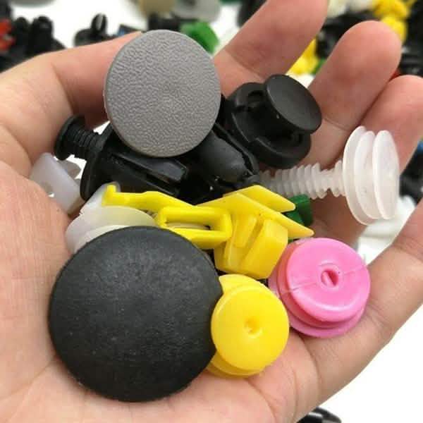 100ピース：ユニバーサルプラスチックカークリップ