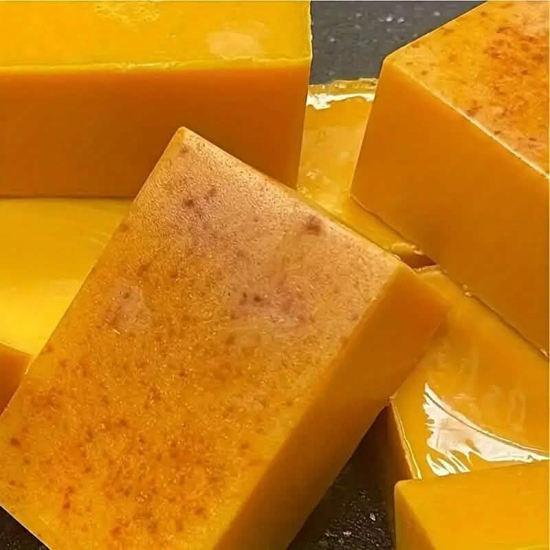 Pain de savon rajeunissant au curcuma et à l'acide kojique de 100 g