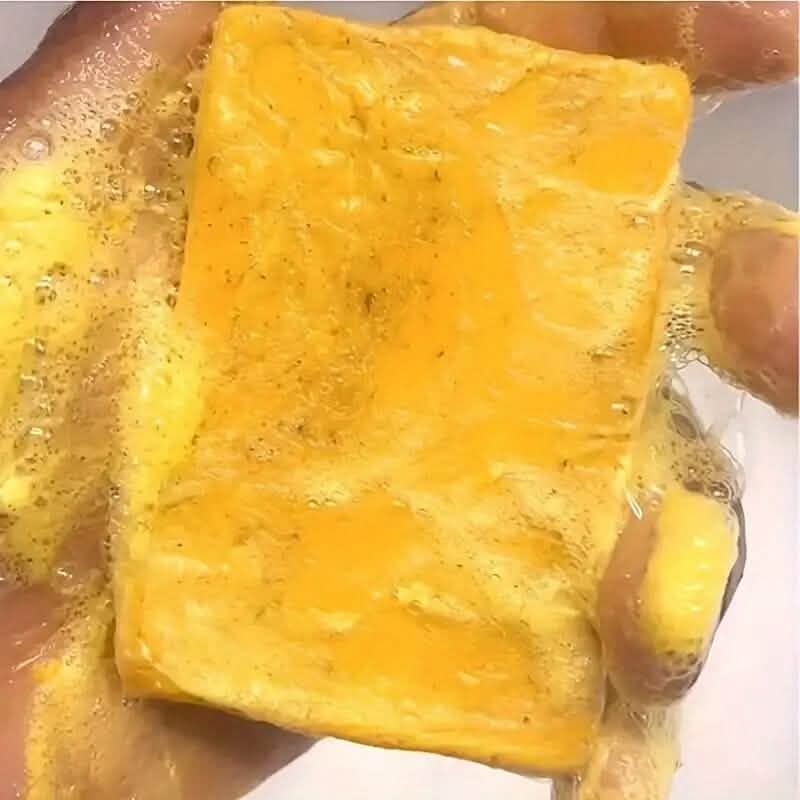 Pain de savon rajeunissant au curcuma et à l'acide kojique de 100 g