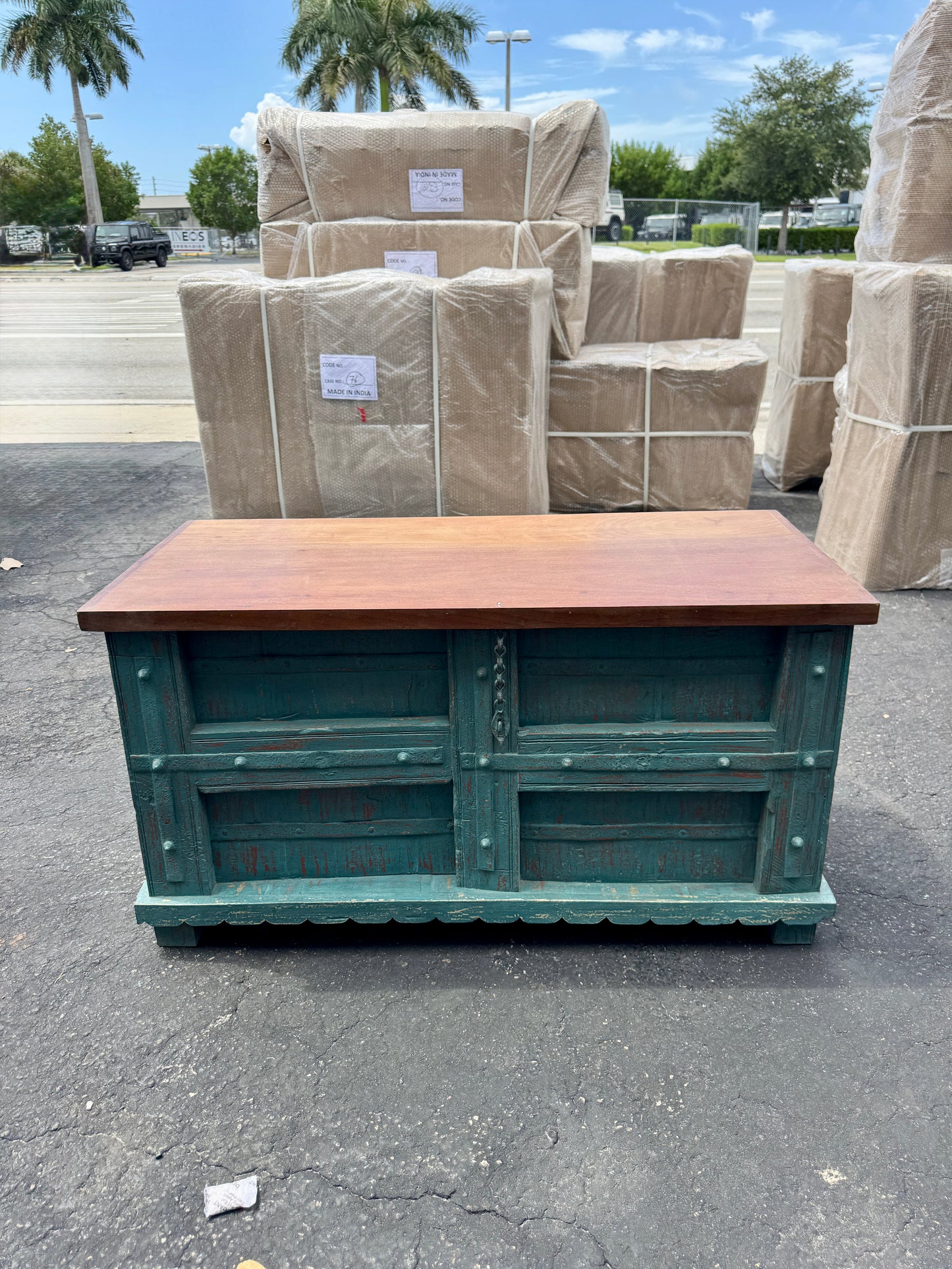 W/D Trunk - 42 x 19 x 23 in