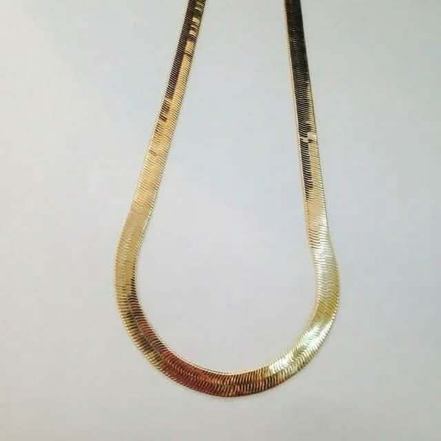 Collier chaîne à chevrons plate en or 14 carats, finition polie