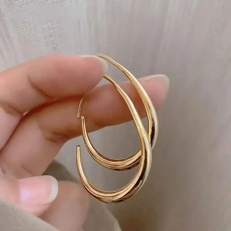 Boucles d'oreilles créoles goutte d'eau minimalistes brillantes plaquées or 18 carats en cuivre