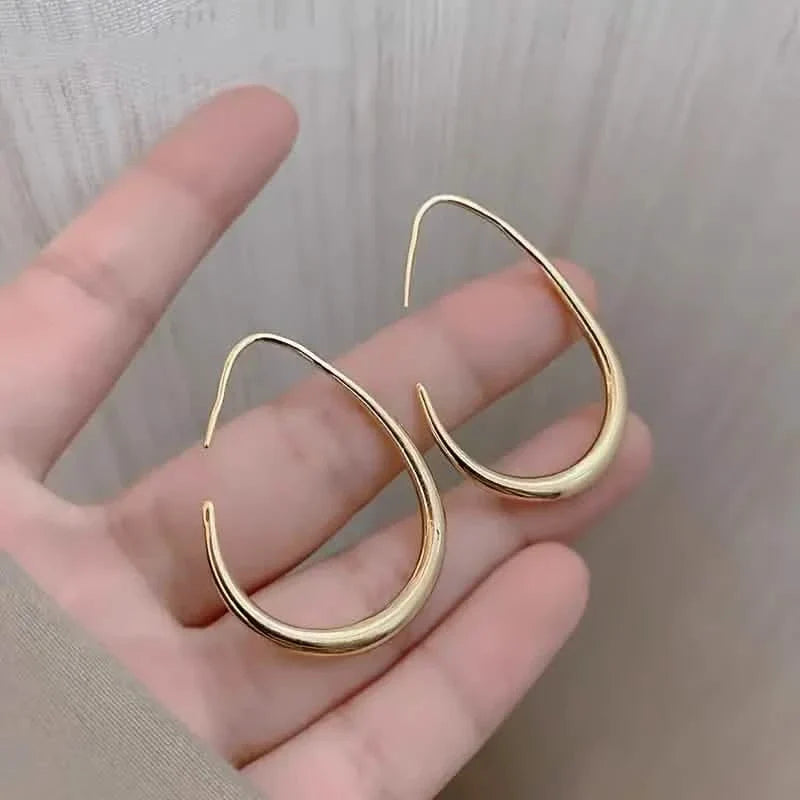 Boucles d'oreilles créoles goutte d'eau minimalistes brillantes plaquées or 18 carats en cuivre