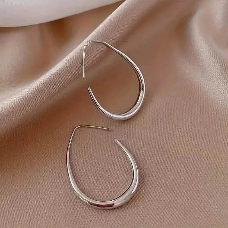 Boucles d'oreilles créoles goutte d'eau minimalistes brillantes plaquées or 18 carats en cuivre