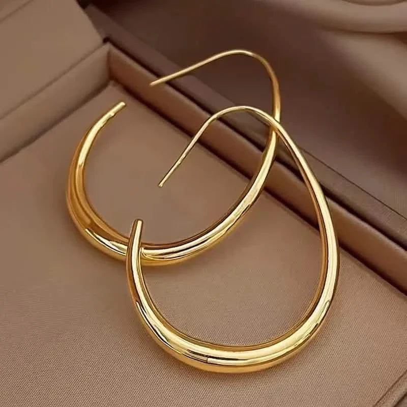Boucles d'oreilles créoles goutte d'eau minimalistes brillantes plaquées or 18 carats en cuivre