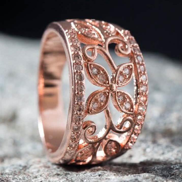 Bague en filigrane motif fleur plaquée or rose 18 carats ornée de cristaux Swarovski