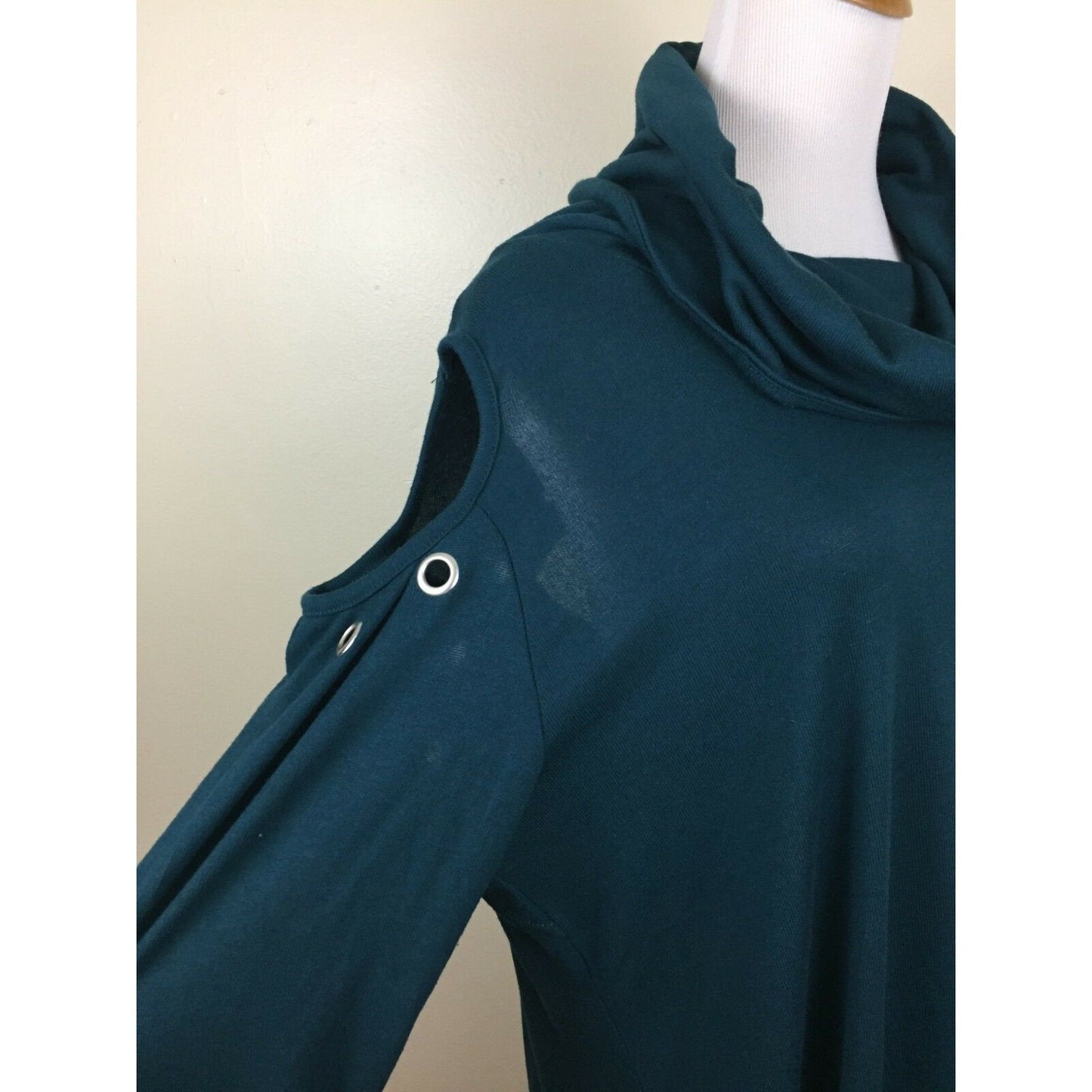 Belldini Womens Cut Out Sleeve Back Cowl Neck Shirt, 2X