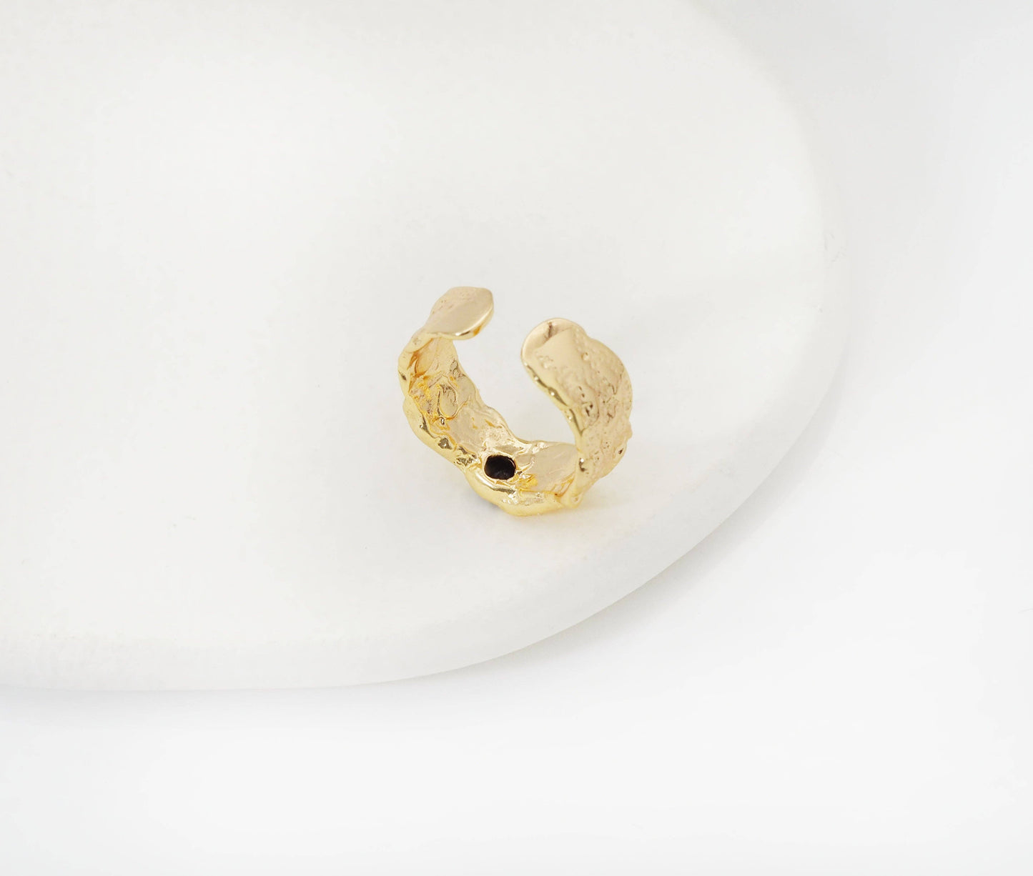 Black Stone Hammered Ring, Sku#ZX112