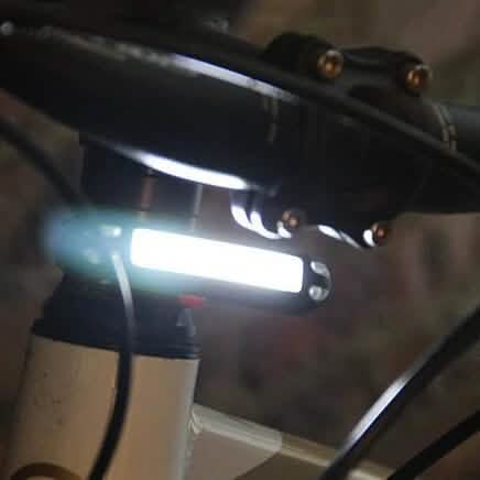 Feu arrière de vélo 2-en-1 500LM rechargeable par USB, LED ultra-léger pour avertissement nocturne