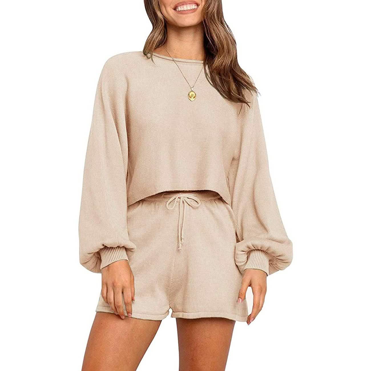Ensemble 2 pièces : Tenue en maille, haut court à manches bouffantes, short et survêtement en tricot