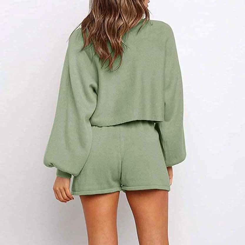 Ensemble 2 pièces : Tenue en maille, haut court à manches bouffantes, short et survêtement en tricot