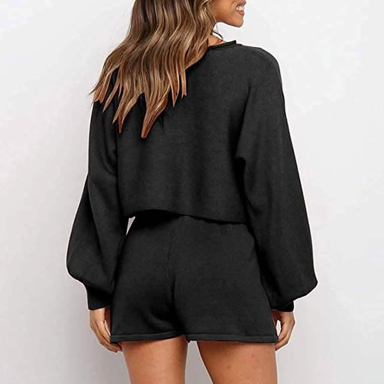 Ensemble 2 pièces : Tenue en maille, haut court à manches bouffantes, short et survêtement en tricot