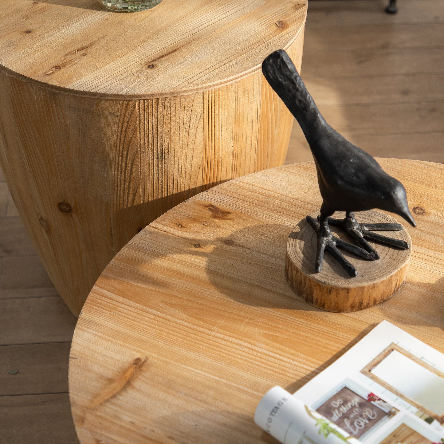 21.06" Vintage Style Bucket Shaped Coffee Table
