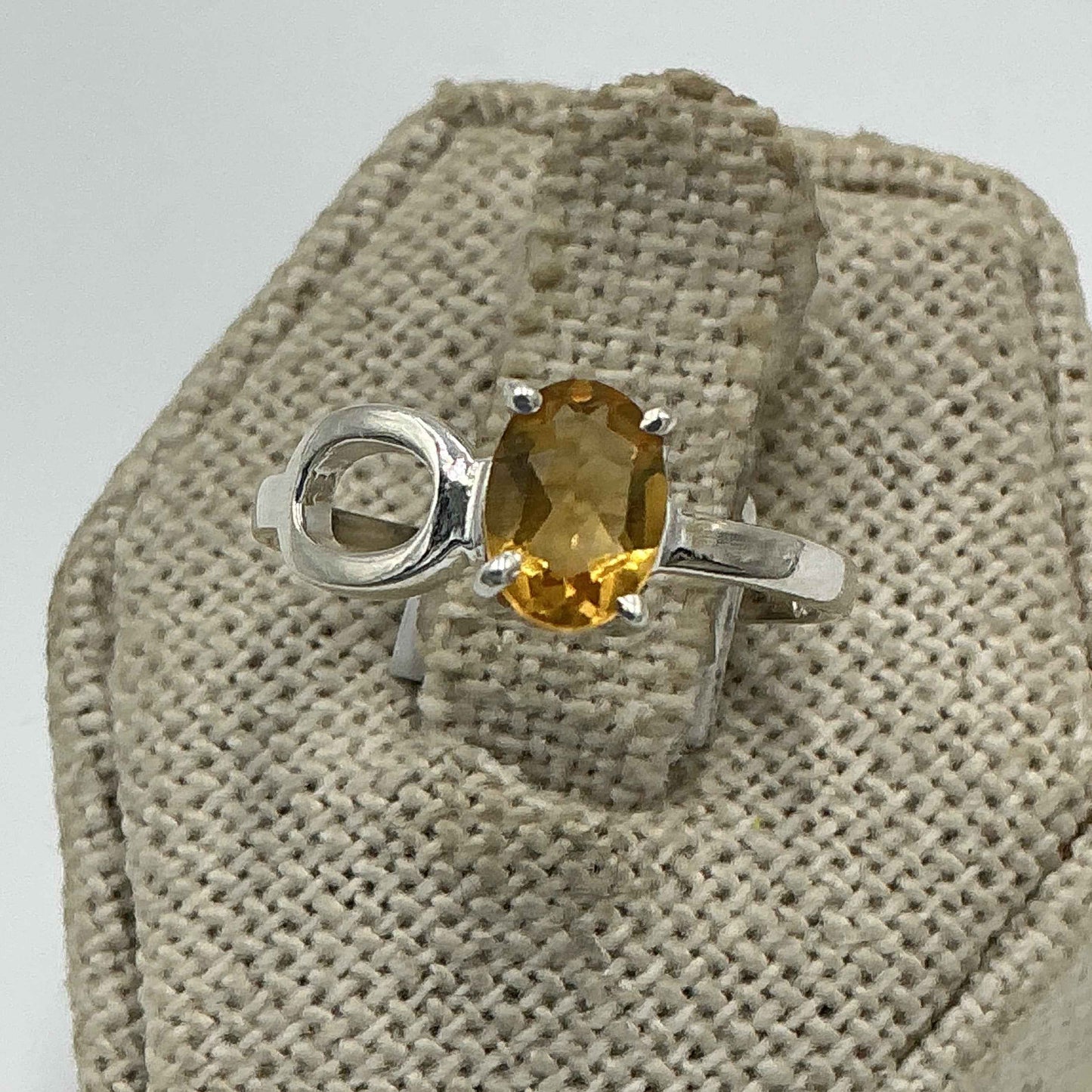 Sterling Silver Oval Citrine Open Circle Band Ring – Size 7 – Abundance, Confidence & Balance