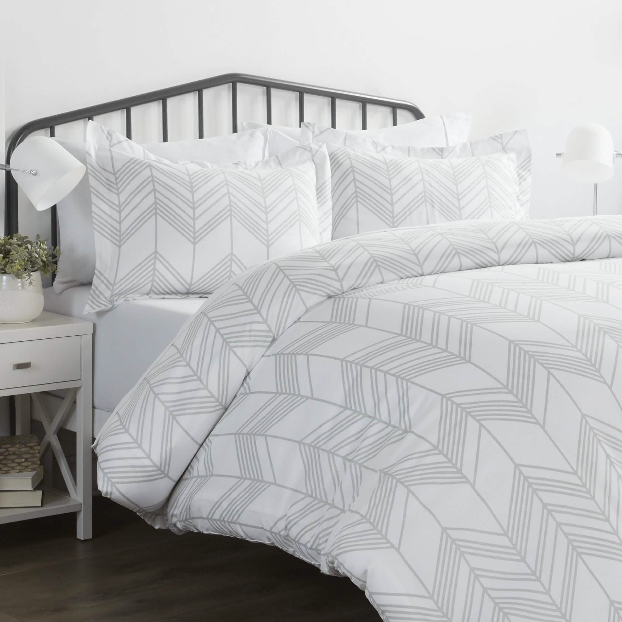 3-Piece: Alps Chevron Patterned Duvet Cover Set