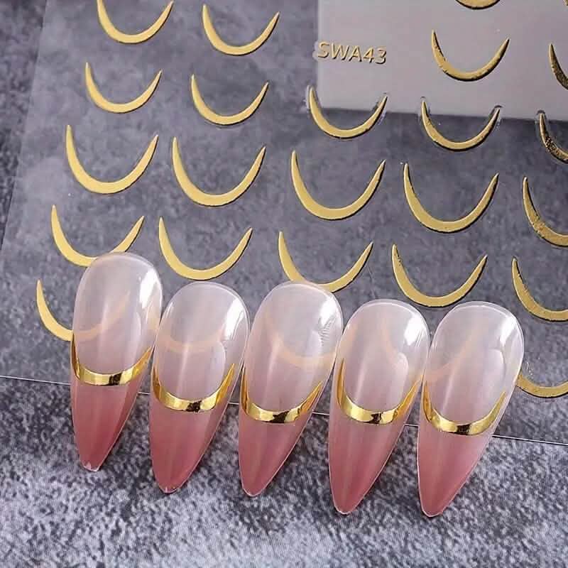 Autocollants 3D pour ongles « French Kiss » en forme de croissant, finition dorée