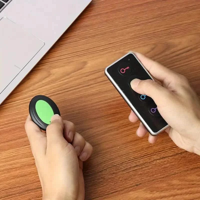 Localisateur de clés 4-en-1 avec lampe torche LED : Retrouvez facilement vos clés, votre portefeuille et votre télécommande