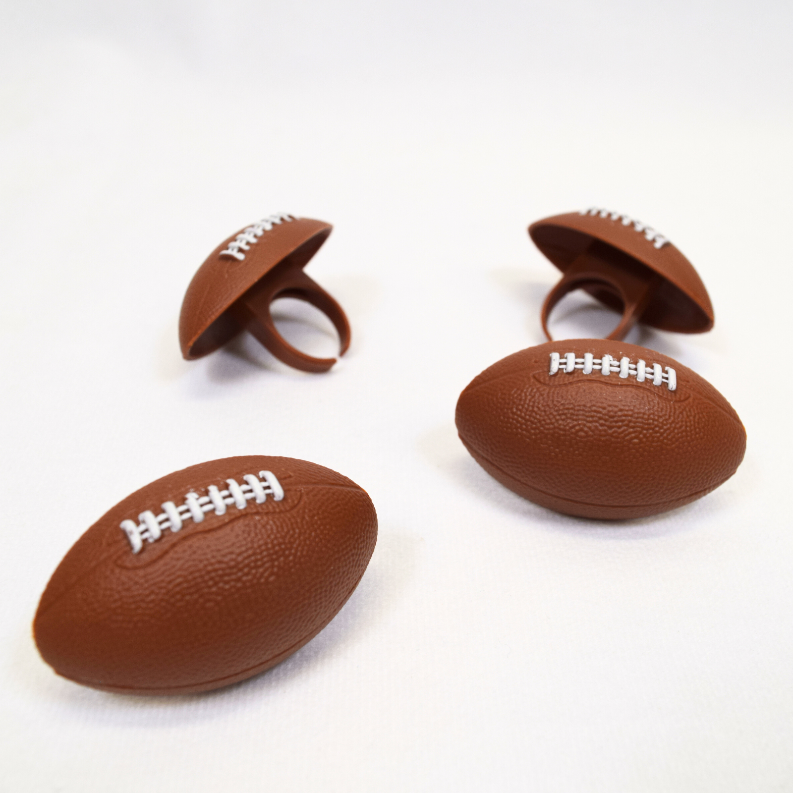 Oasis Supply Kit de décoration de gâteau de football Touchdown, 1 lot de vermicelles, anneaux et jeu de football de table