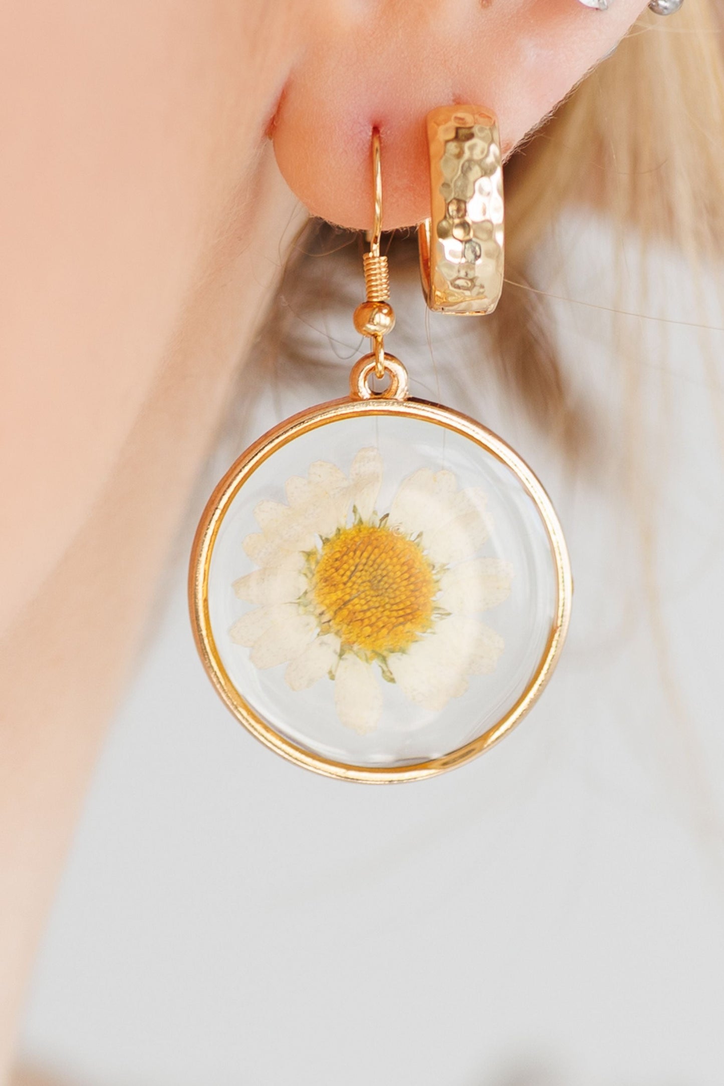 Beautiful Gold Daisy Earrings