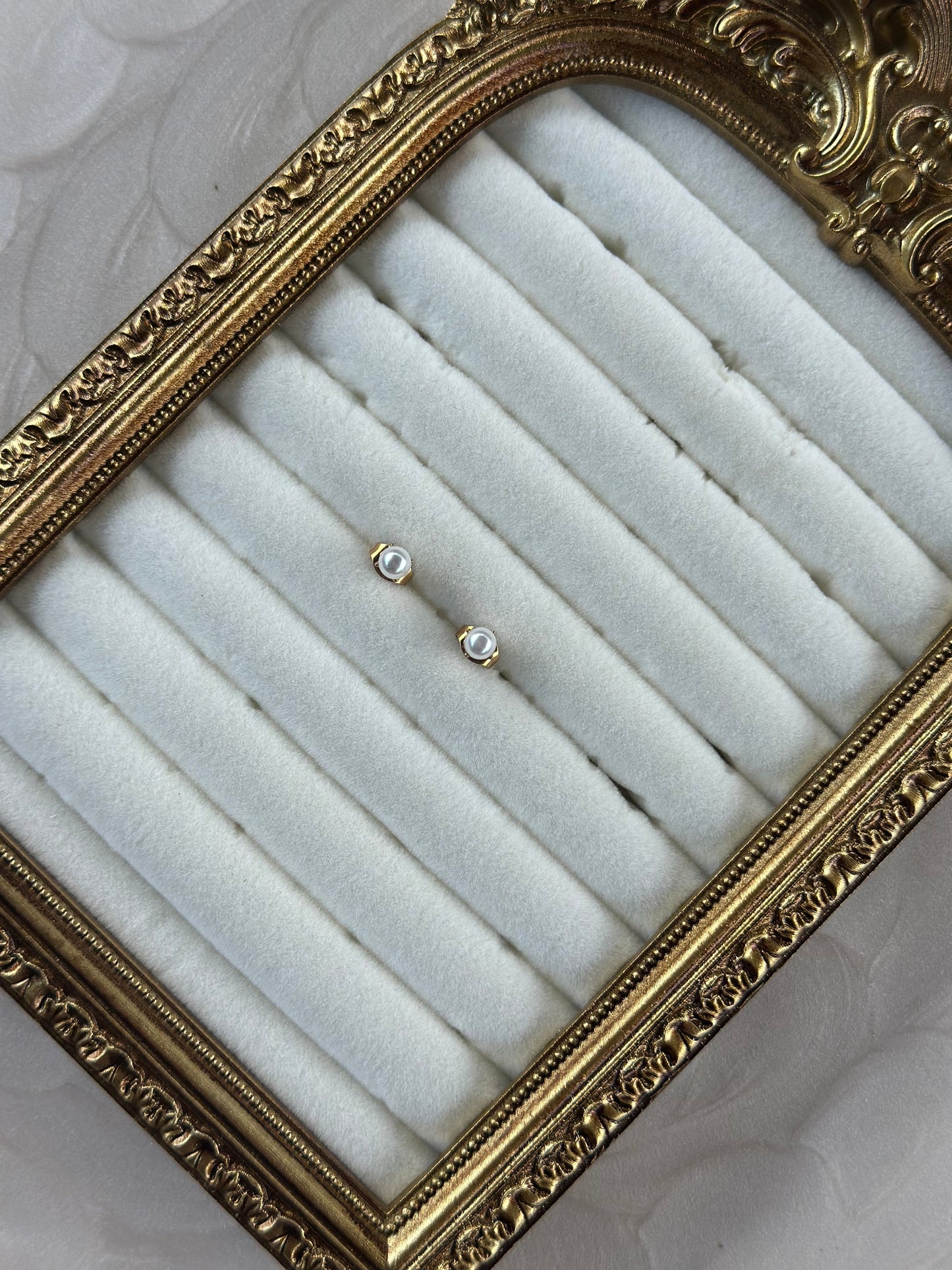 ✨The Luna Pearl Studs✨