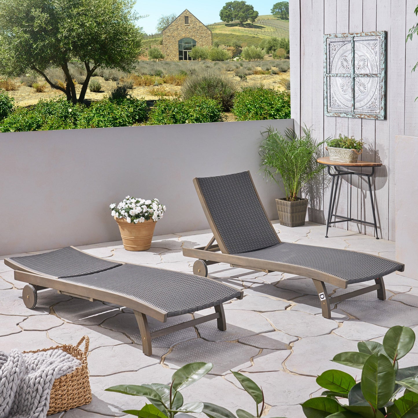 Banzai Chaise Lounge With Pull-Out Tray