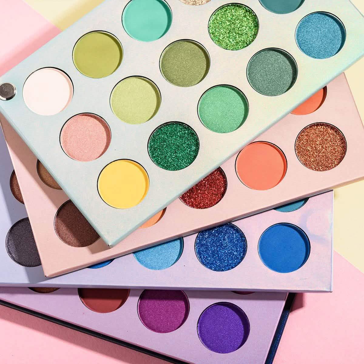 Palette de fards à paupières 60 couleurs, ensemble de maquillage 4-en-1 avec tableau de couleurs