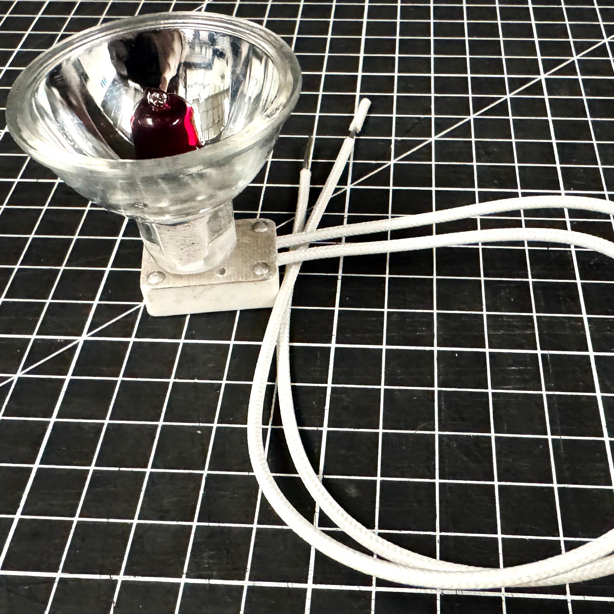 12V - 24V Miniature Infrared / Red Light MR16 Halogen Lamp