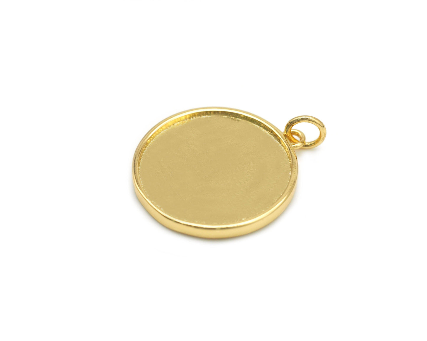 White Enamel Daisy Flower On Round Coin Pendant, Sku#L648