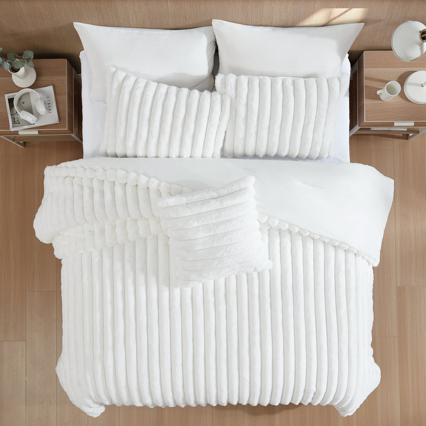 Everett Channel Faux Fur Bedding Set