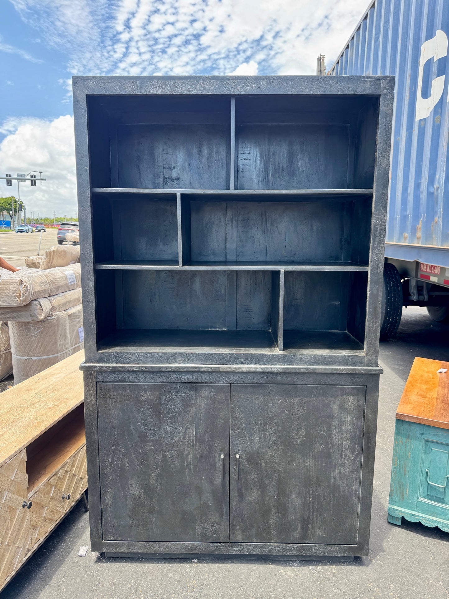 W/D Hutch - 48 x 18 x 79 in