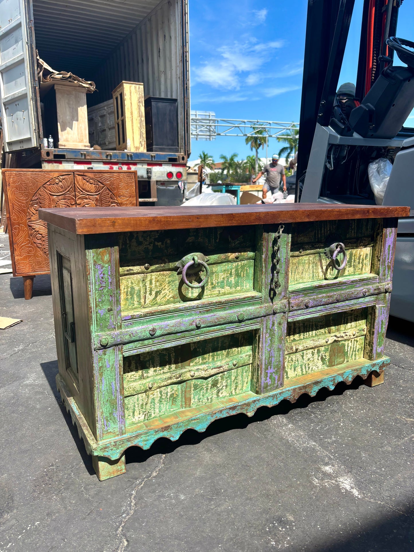 W/D Trunk - 40 x 19 x 24 in