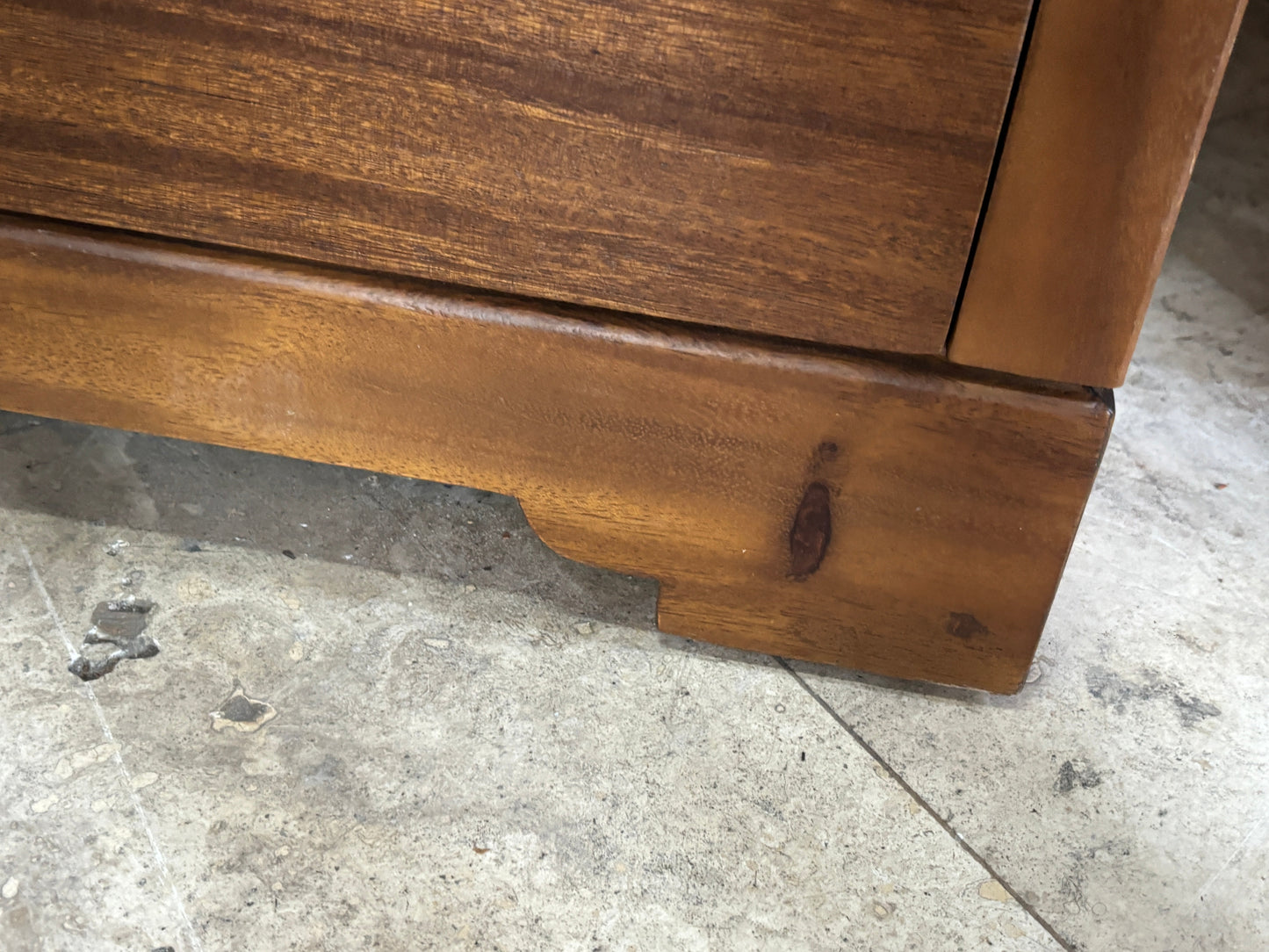 Sari Carved Dresser