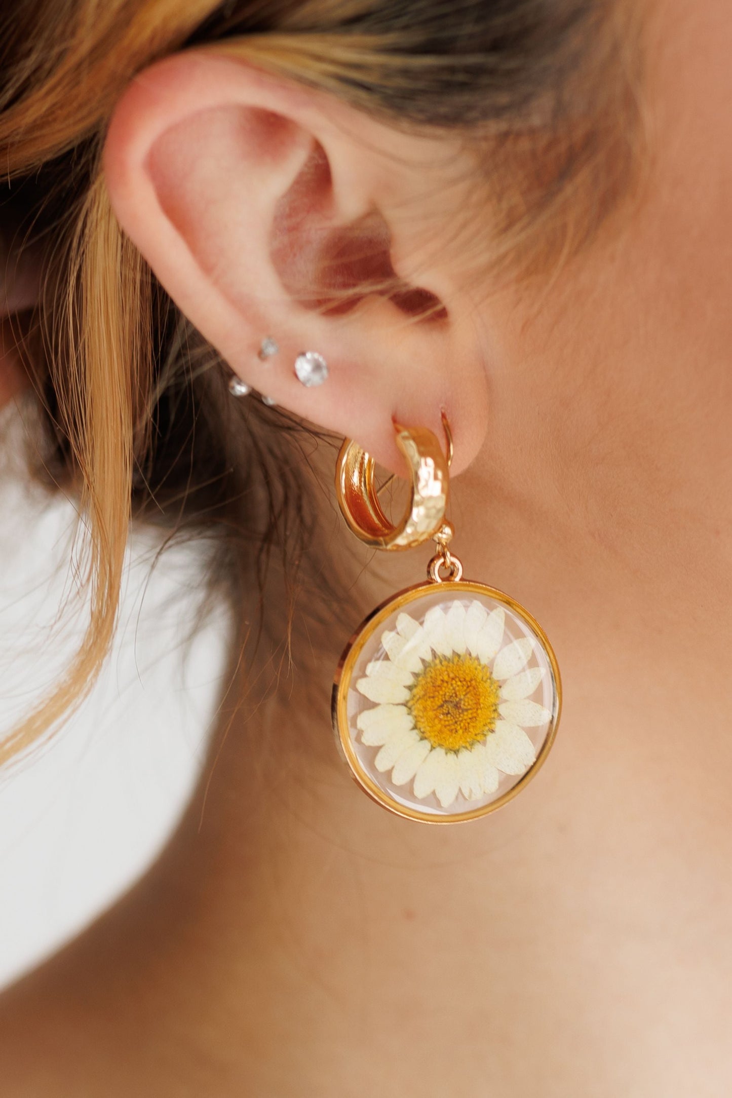 Beautiful Gold Daisy Earrings