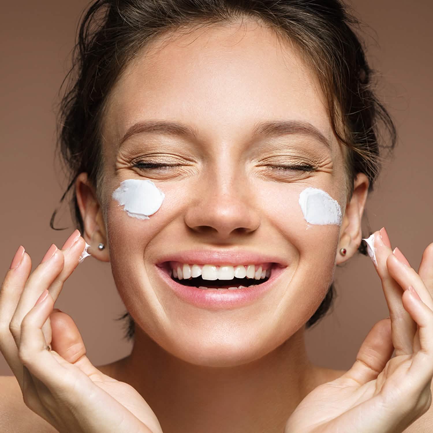 Crème hydratante de jour pour le visage à la niacinamide, crème anti-âge et anti-rides quotidienne, formule vitamine B3, aloe vera pour le visage, huile de coco, vitamine E