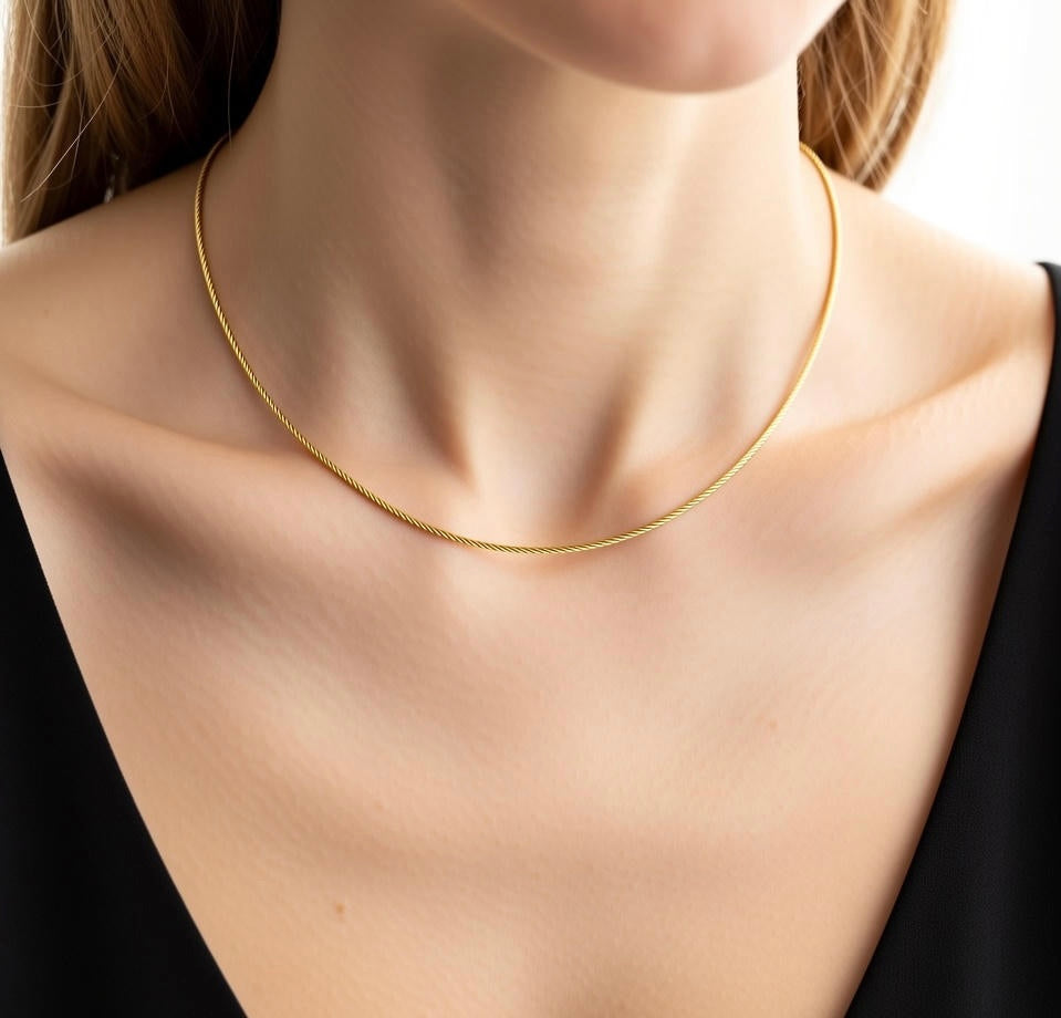 C015G Gold Structured Wire Choker Chain Necklace/ 1.2mm (An exclusive clasp design)
