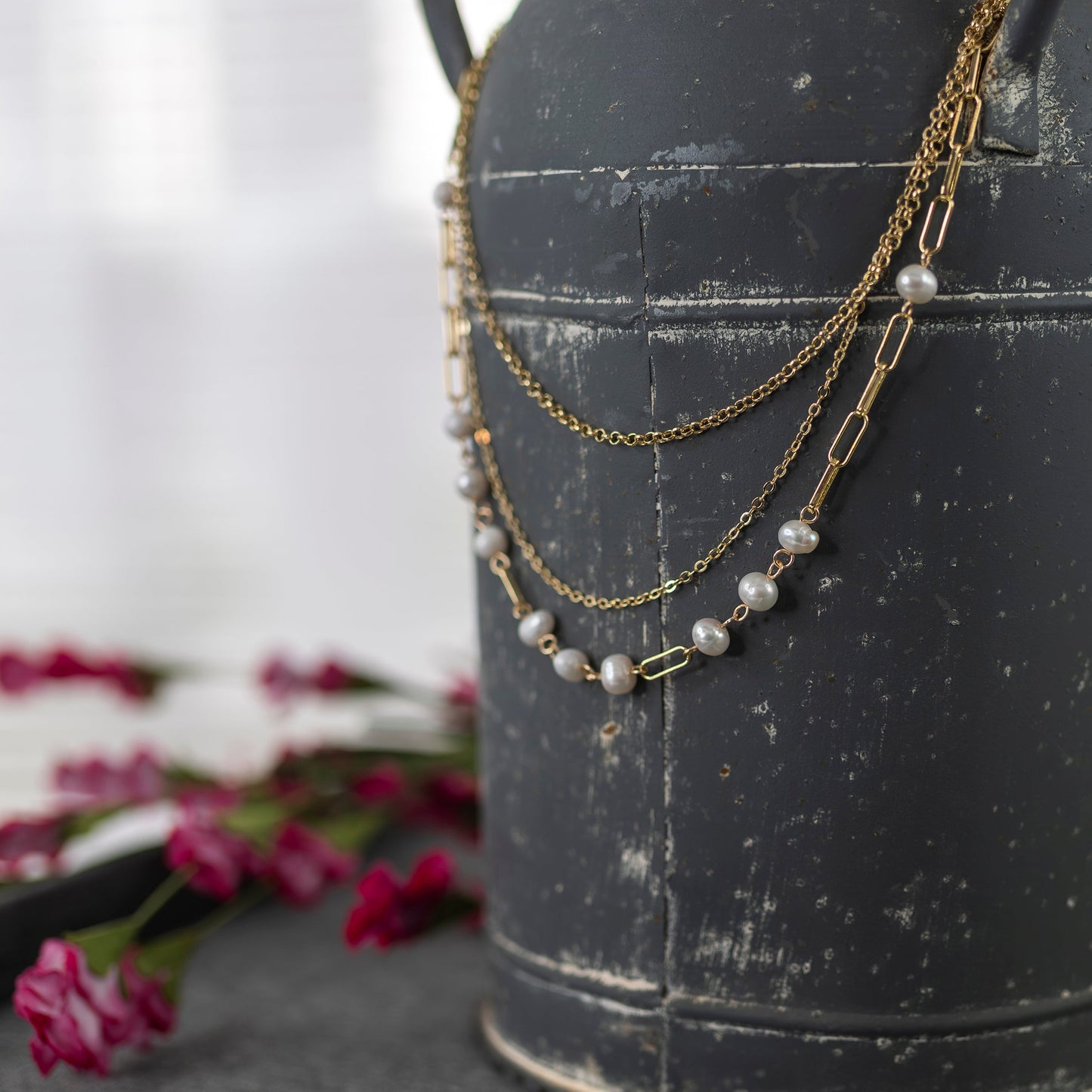 Coquette gold necklace