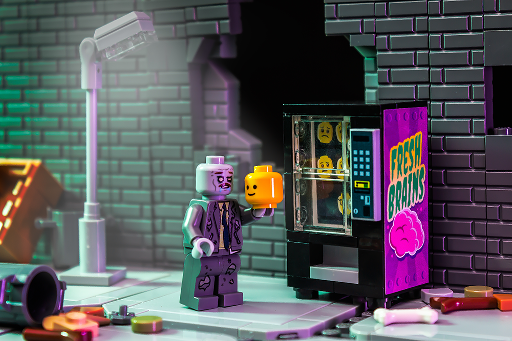 Fresh Brains Zombie Vending Machine w/ Zombie Minifig