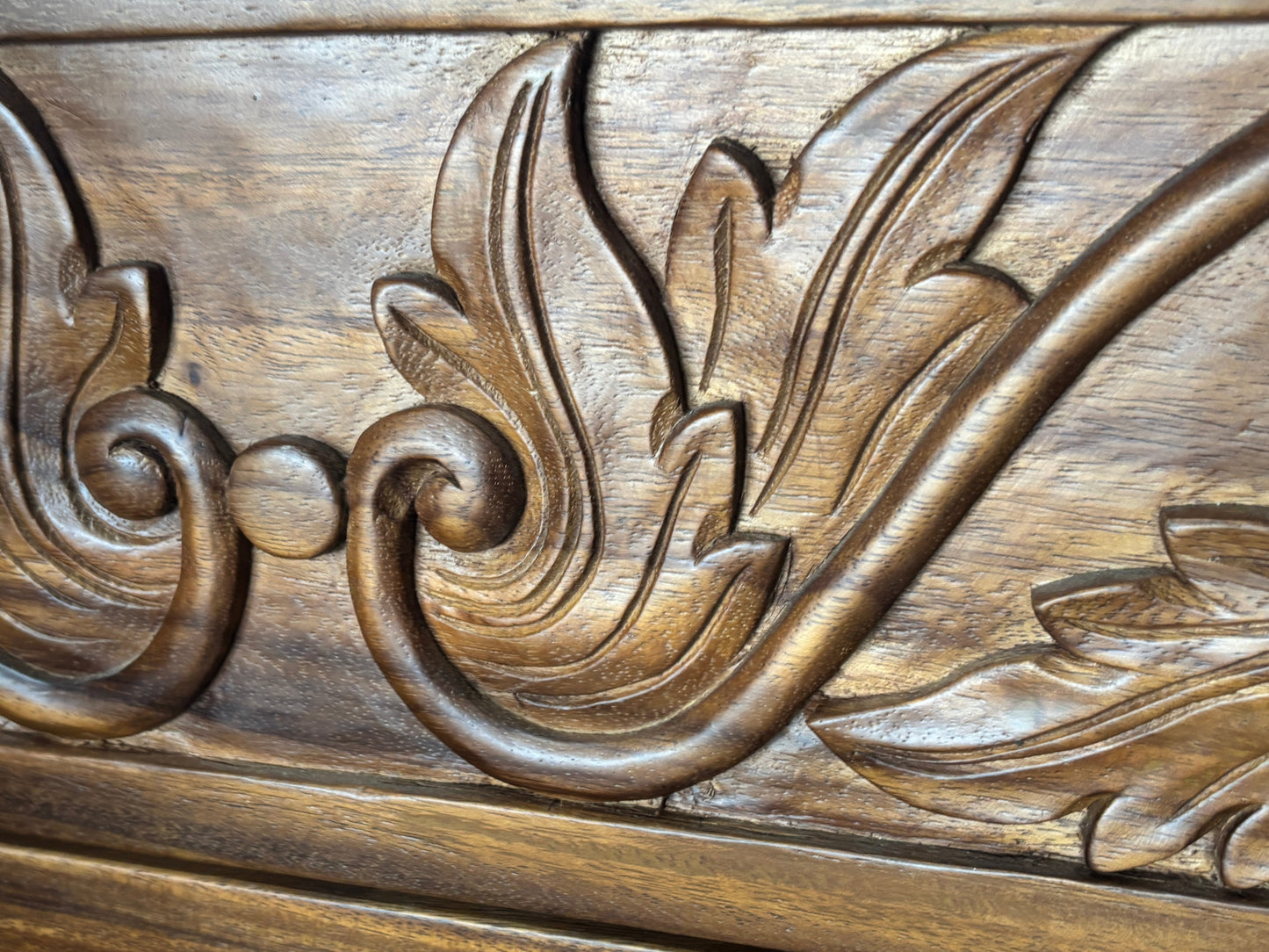 Sari Carved Dresser