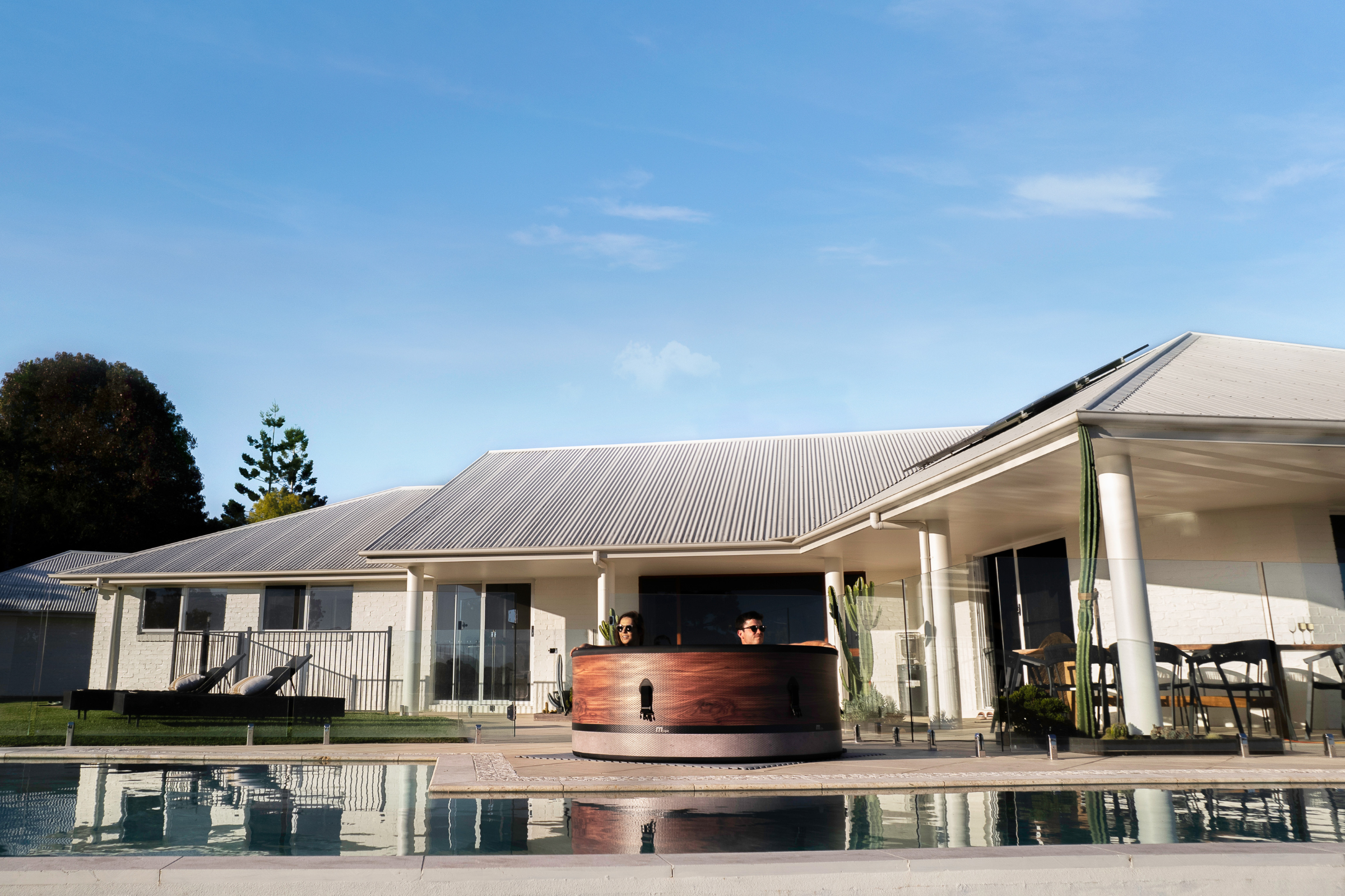 MSPA | DUET | Verto Series | Rigid Hot Tub & Spa | Upto 6 Person